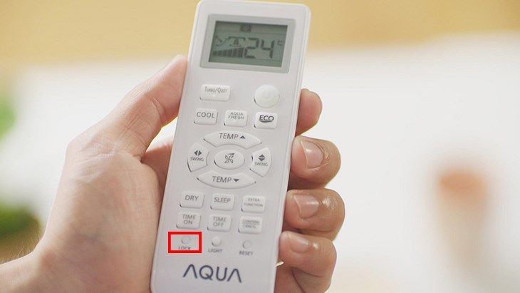 Điều khiển máy lạnh Aqua không hoạt động có thể là do người dùng vô tình ấn vào nút LOCK